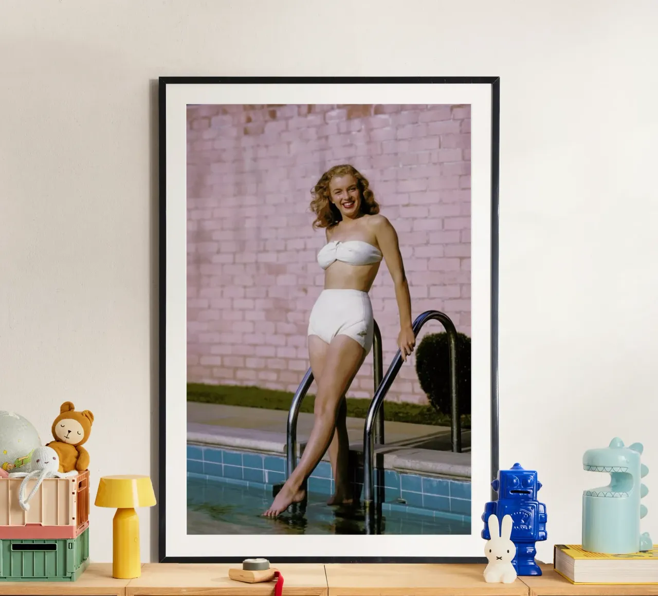 Young Marilyn Monroe Poolside II Hahnemühle von Gallery Print and Art Limited