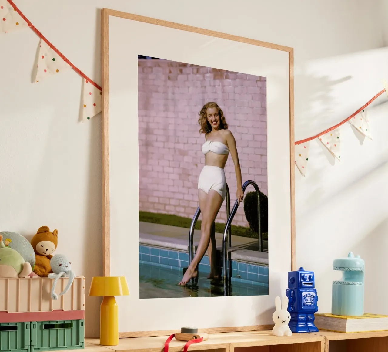 Young Marilyn Monroe Poolside II Hahnemühle von Gallery Print and Art Limited