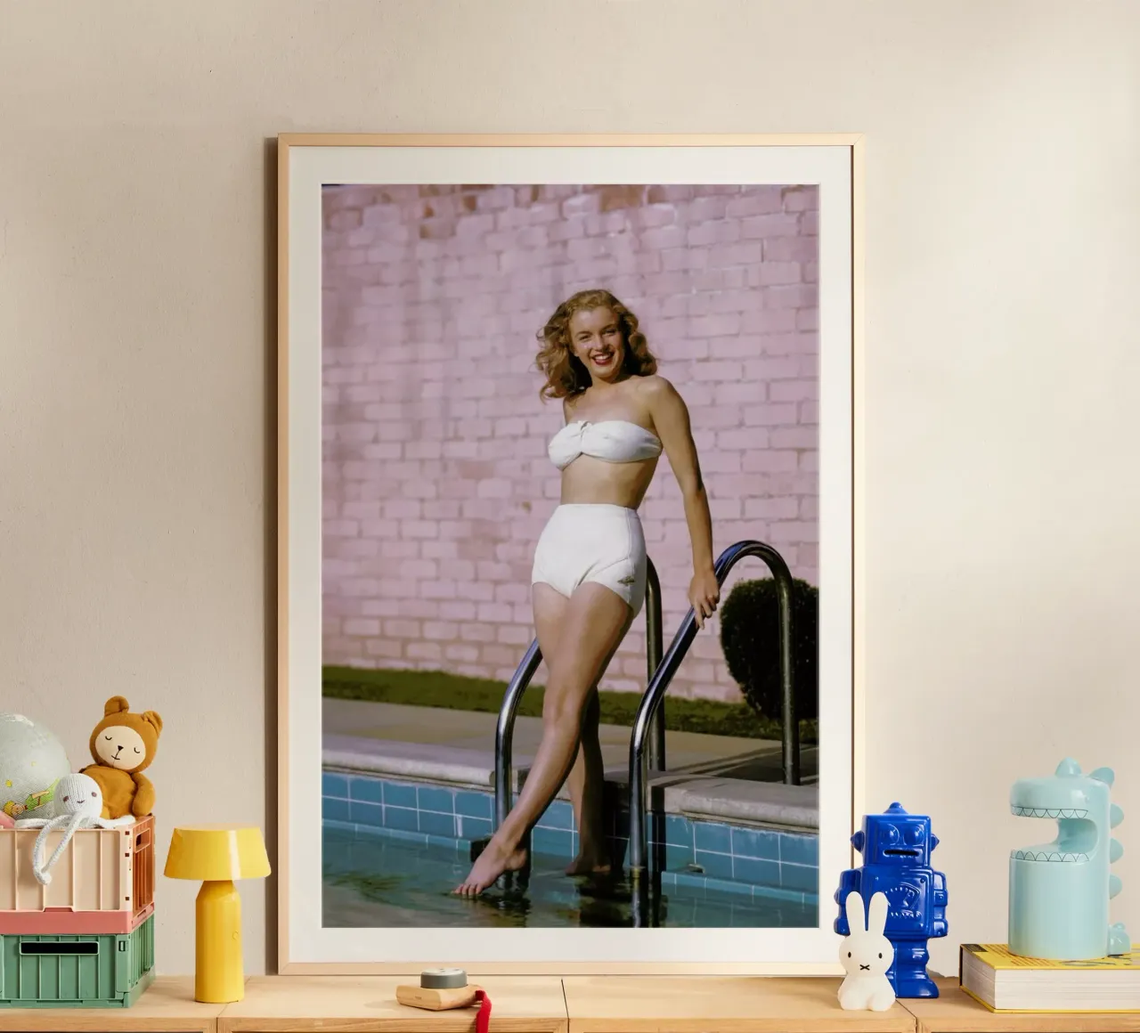 Young Marilyn Monroe Poolside II Hahnemühle von Gallery Print and Art Limited