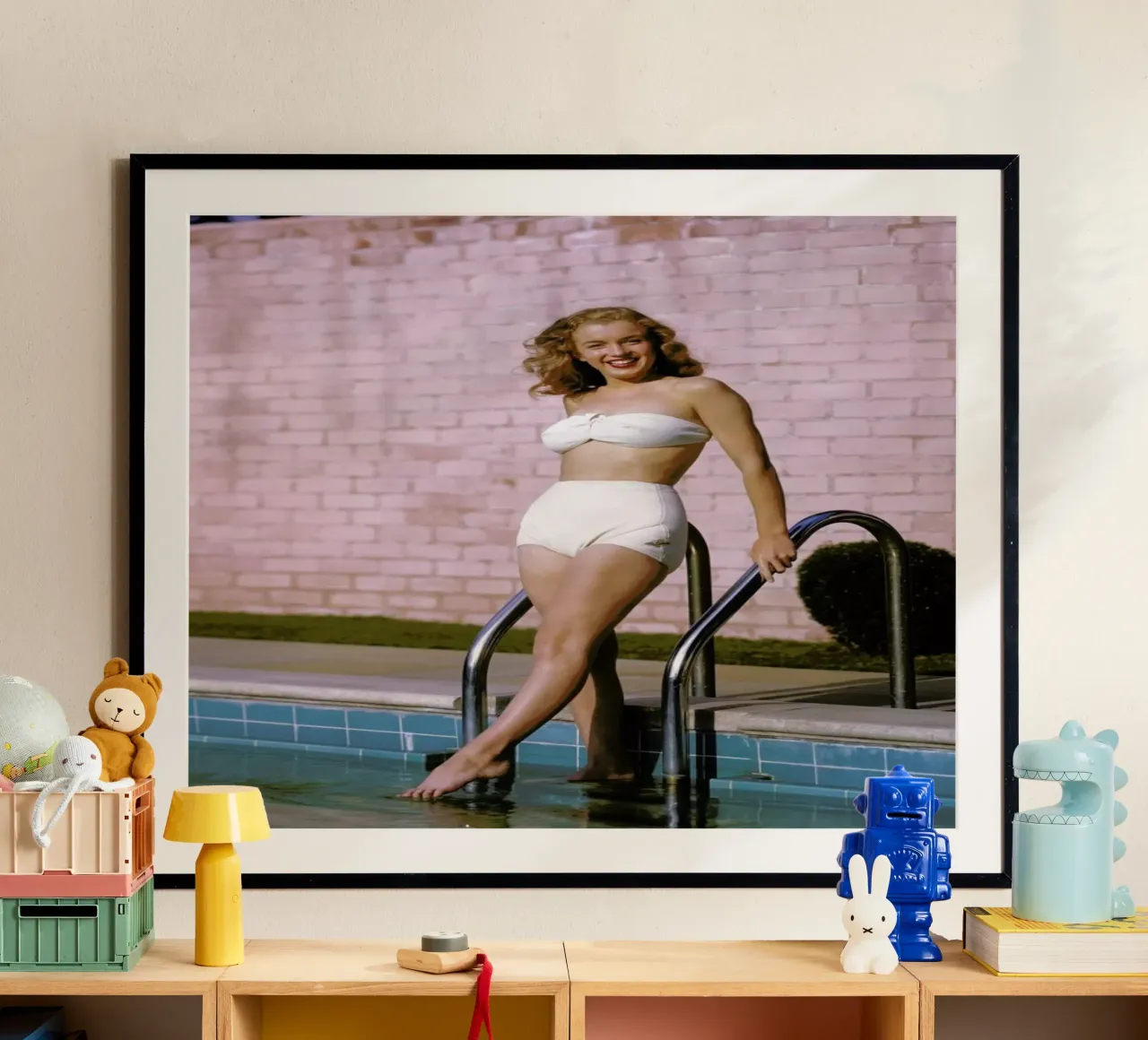 Young Marilyn Monroe Poolside II Hahnemühle von Gallery Print and Art Limited