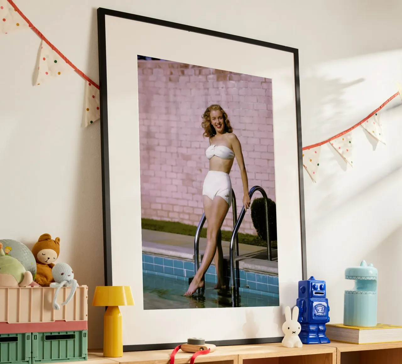 Young Marilyn Monroe Poolside II Hahnemühle von Gallery Print and Art Limited