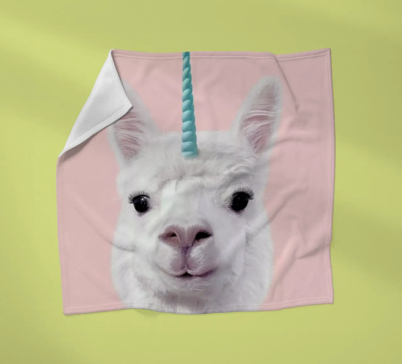 Alpaca Unicorn coperta in pile da Paul Fuentes Design