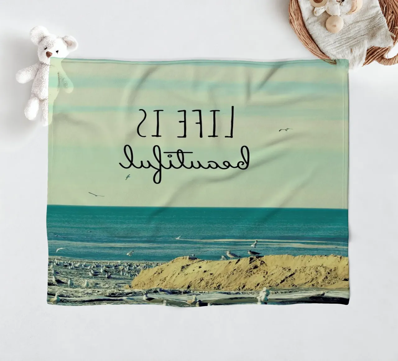 Life is Beautiful coperta in pile da Robin Delean
