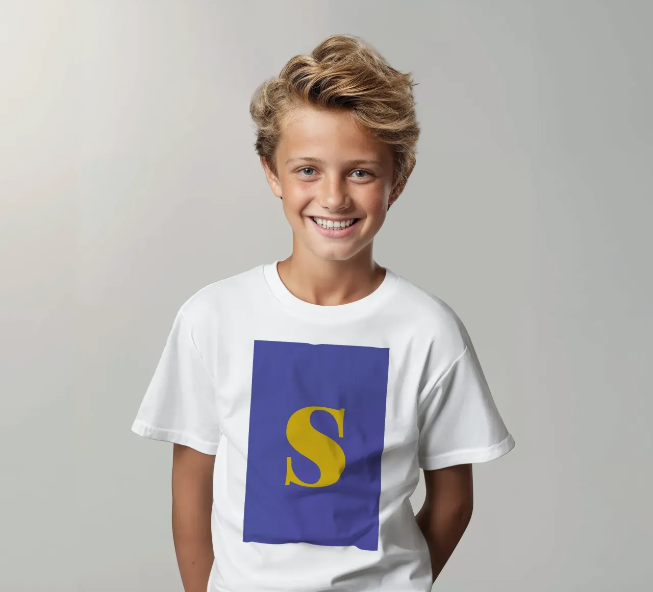 Blue Letter S Kinder T-Shirt von Studio One