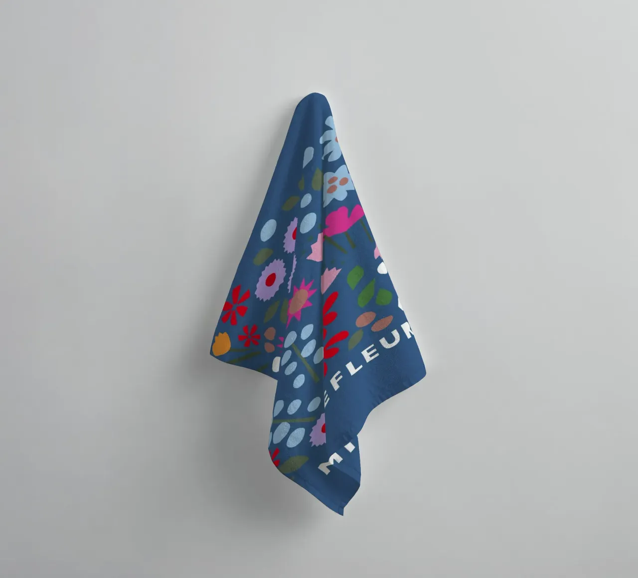 Millefleur dunkelblau asciugamano da bagno da Iris Knabenschuh Design