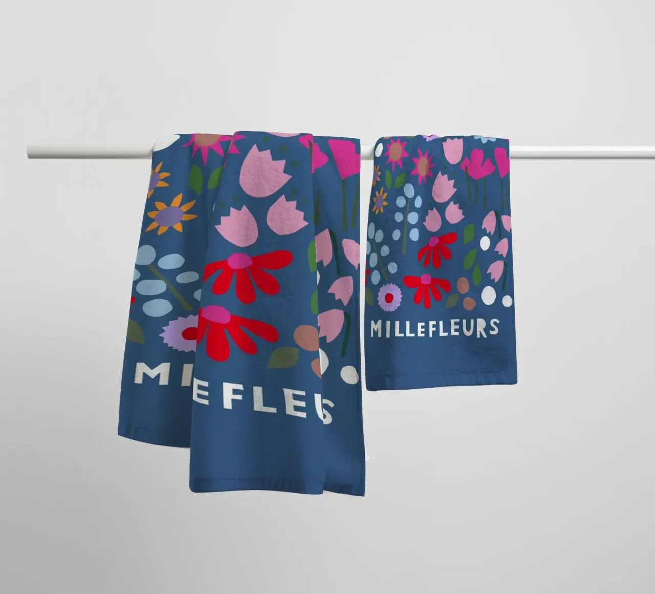 Millefleur dunkelblau asciugamano da bagno da Iris Knabenschuh Design