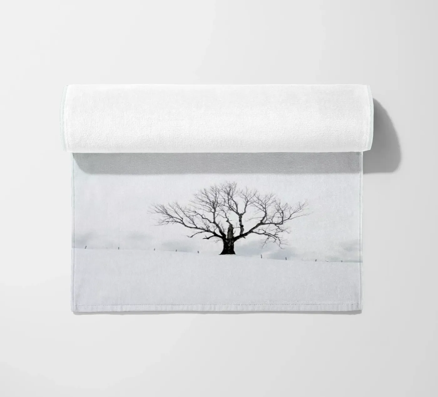 Winter Tree strandhanddoek van XOXO Arte
