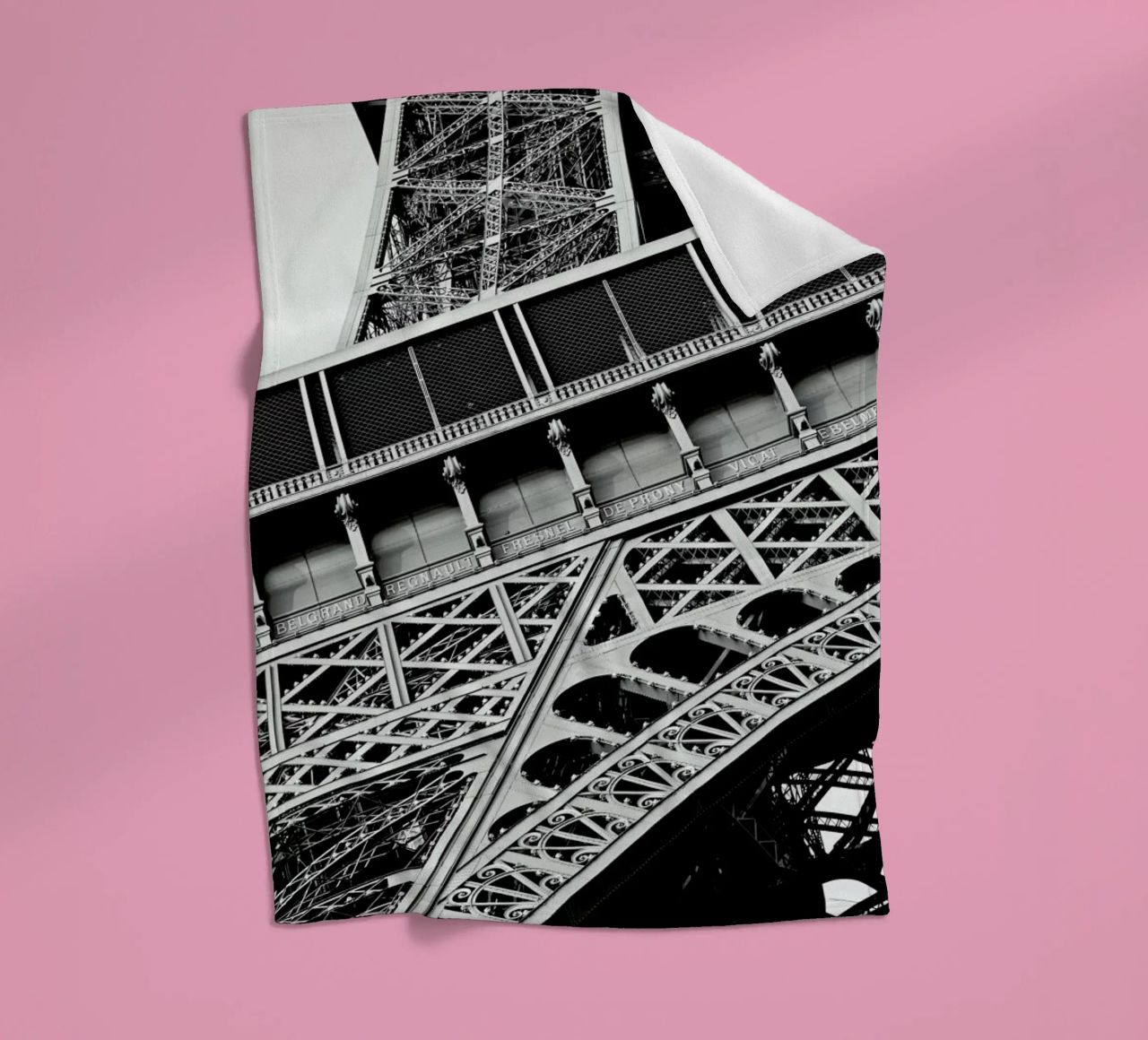 Gustave Eiffel coperta in pile da Magdalena Martin Photography