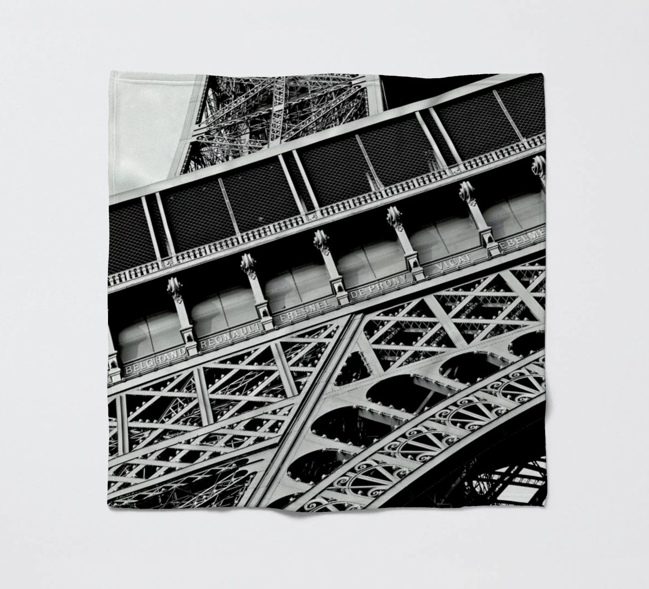 Gustave Eiffel coperta in pile da Magdalena Martin Photography