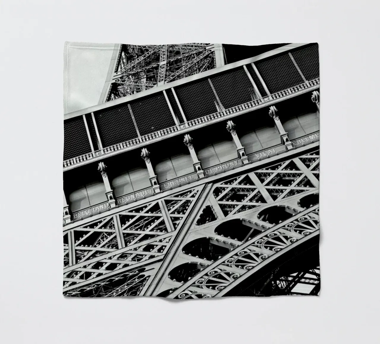 Gustave Eiffel coperta in pile da Magdalena Martin Photography