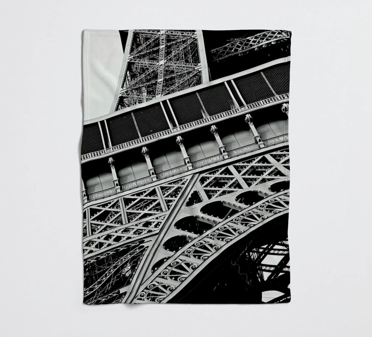 Gustave Eiffel coperta in pile da Magdalena Martin Photography