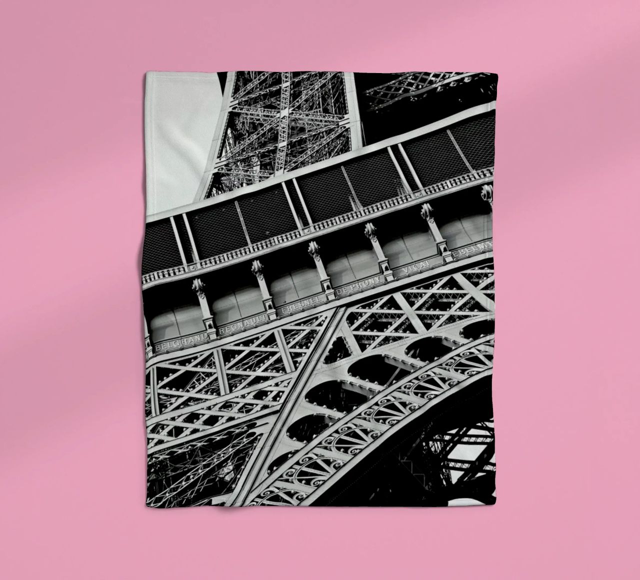 Gustave Eiffel coperta in pile da Magdalena Martin Photography