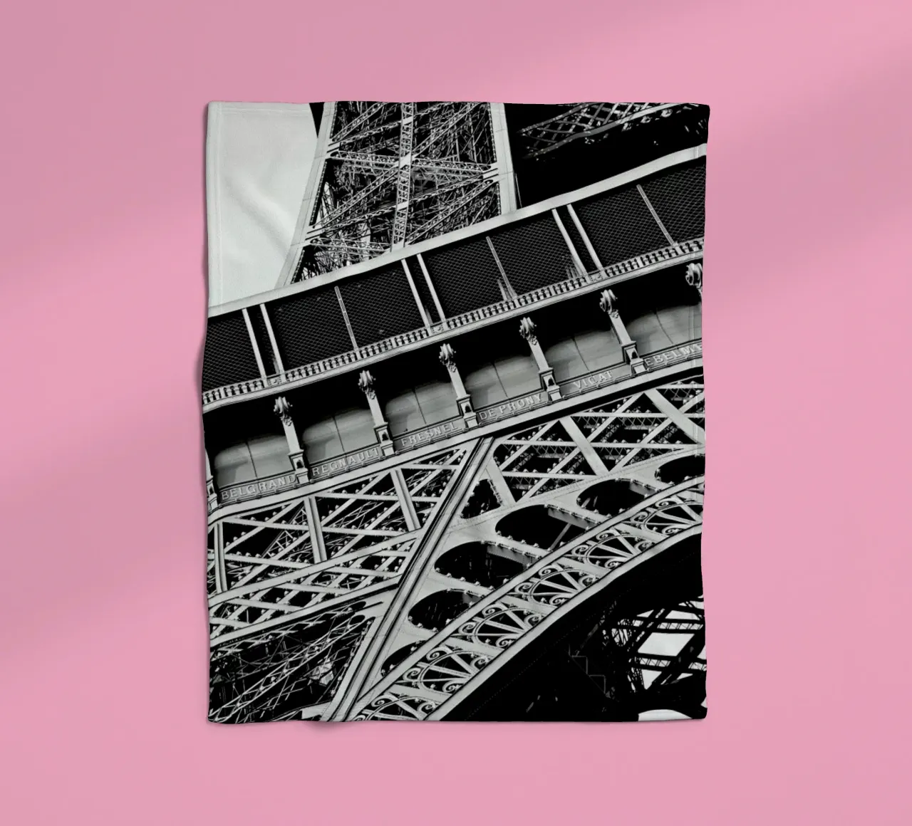 Gustave Eiffel coperta in pile da Magdalena Martin Photography