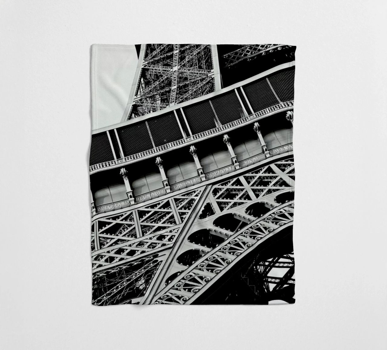 Gustave Eiffel coperta in pile da Magdalena Martin Photography