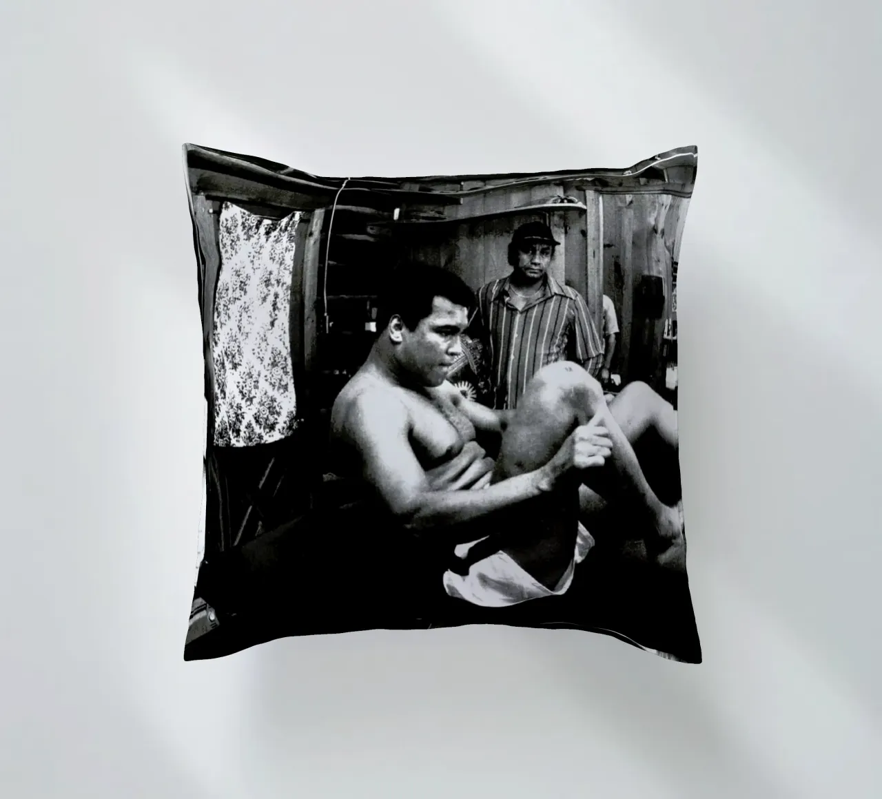Muhammad Ali Exercising cuscino da Gallery Print and Art Limited