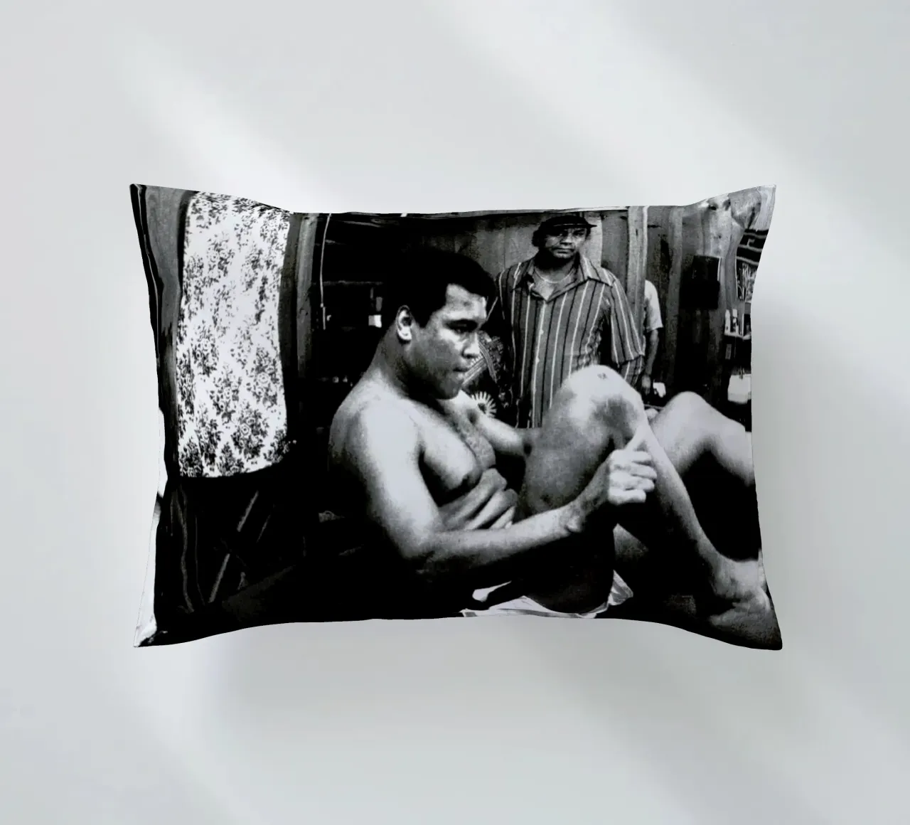 Muhammad Ali Exercising Kissen von Gallery Print and Art Limited