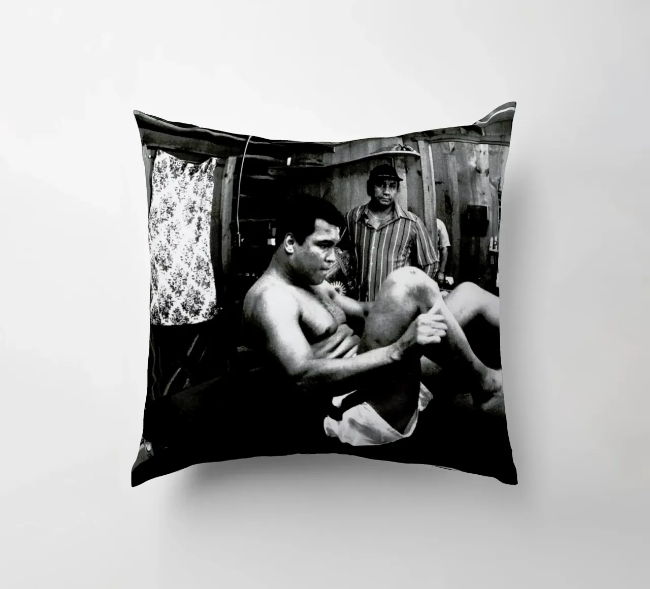 Muhammad Ali Exercising cuscino da Gallery Print and Art Limited