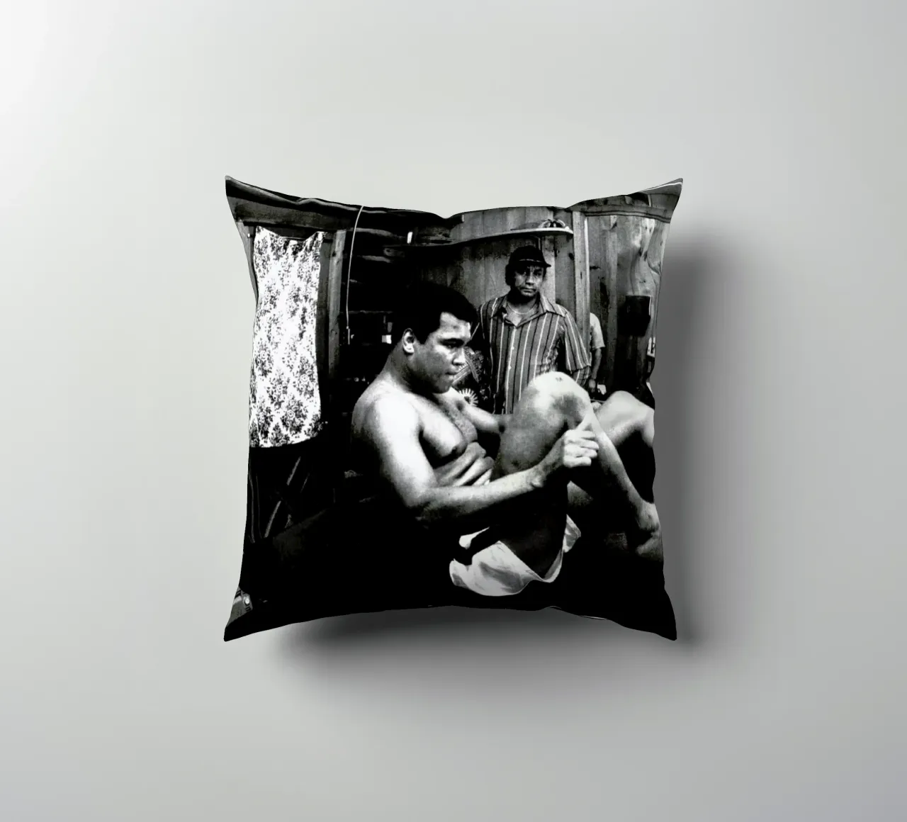 Muhammad Ali Exercising cuscino da Gallery Print and Art Limited