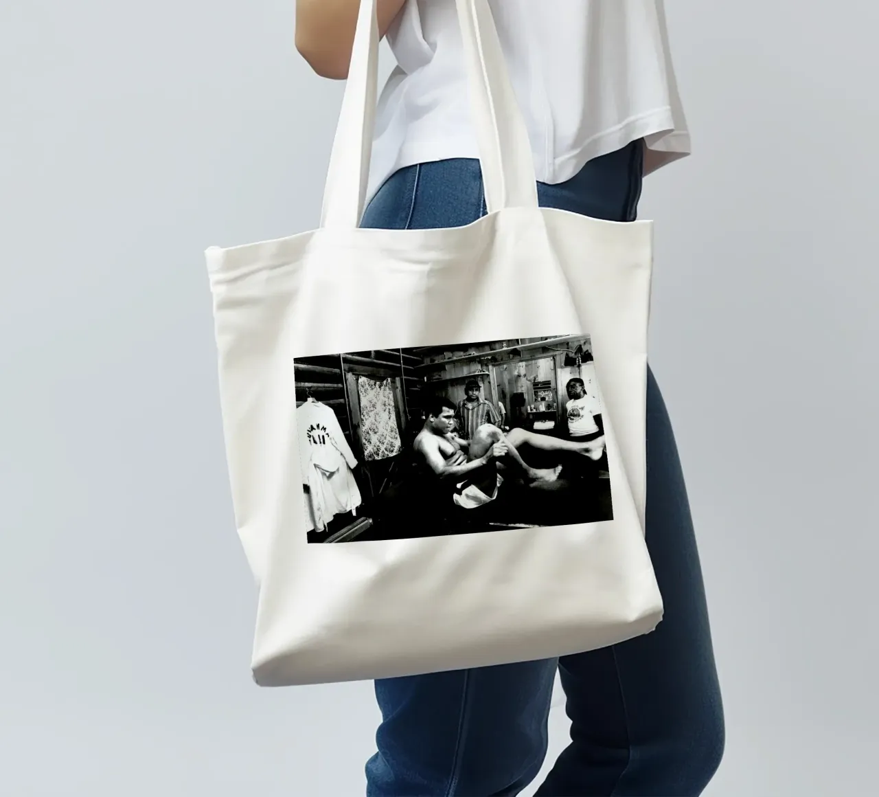 Muhammad Ali Exercising borsa in juta da Gallery Print and Art Limited