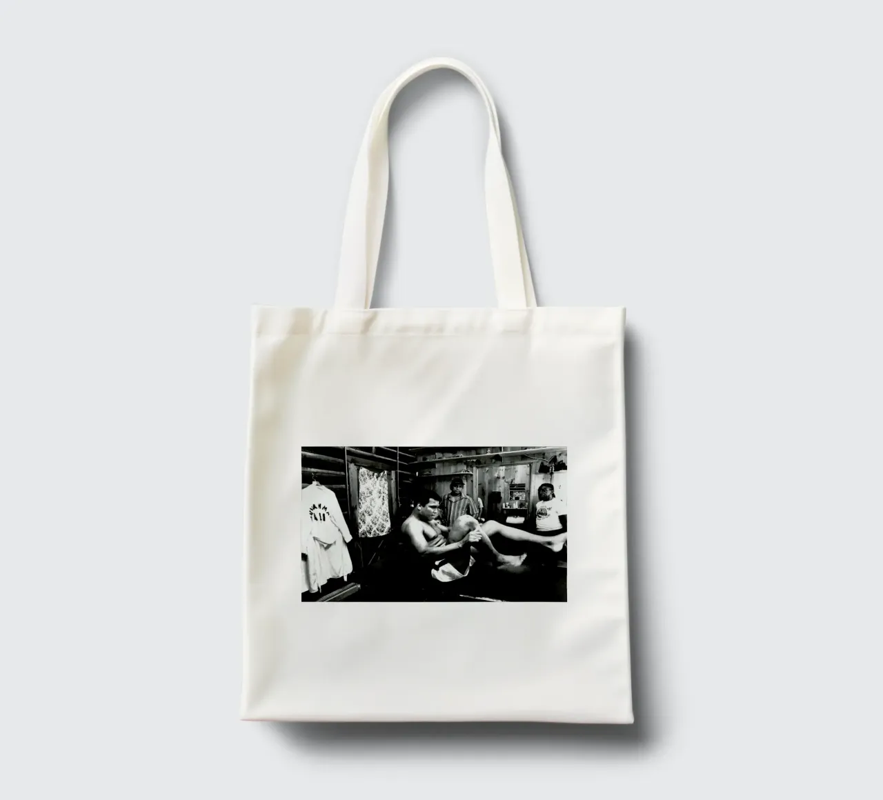 Muhammad Ali Exercising borsa in juta da Gallery Print and Art Limited