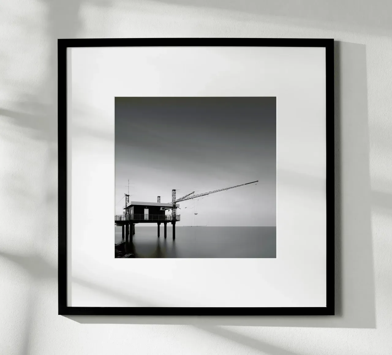 Capanna Di Pesca II poster con telaio in alluminio da Michael J. Reibert