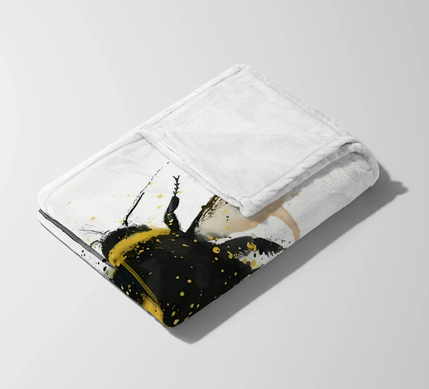 Bumblebee fleece blanket by Nami