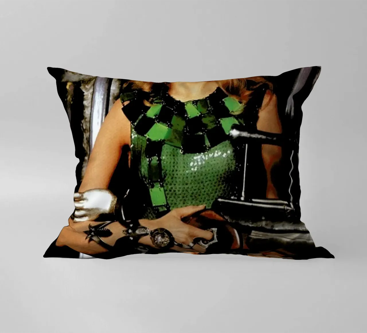 Jane Fonda as 'Barbarella' cuscino da Gallery Print and Art Limited