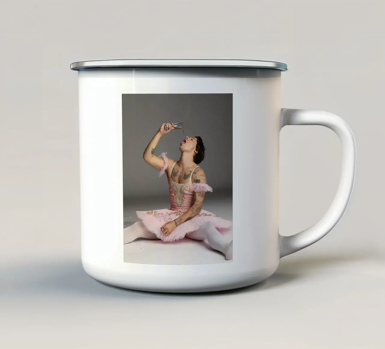 Magazine Cover By Vogue x Harry Styles tazza in smalto da Retro Store