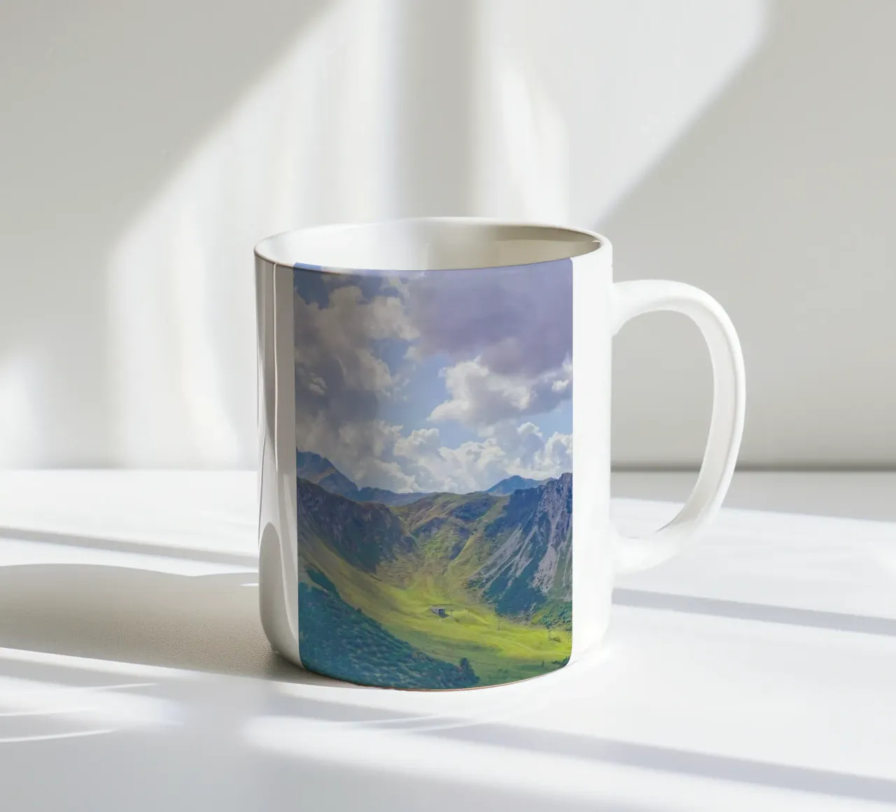 Summer Slope tazza in ceramica da Nur Mut