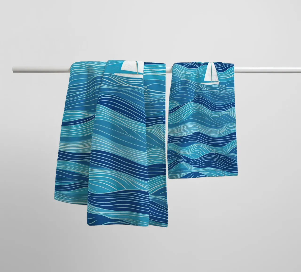 Voilier dans les vagues | Lineart en bleu et blanc serviette de bain de Autofocus