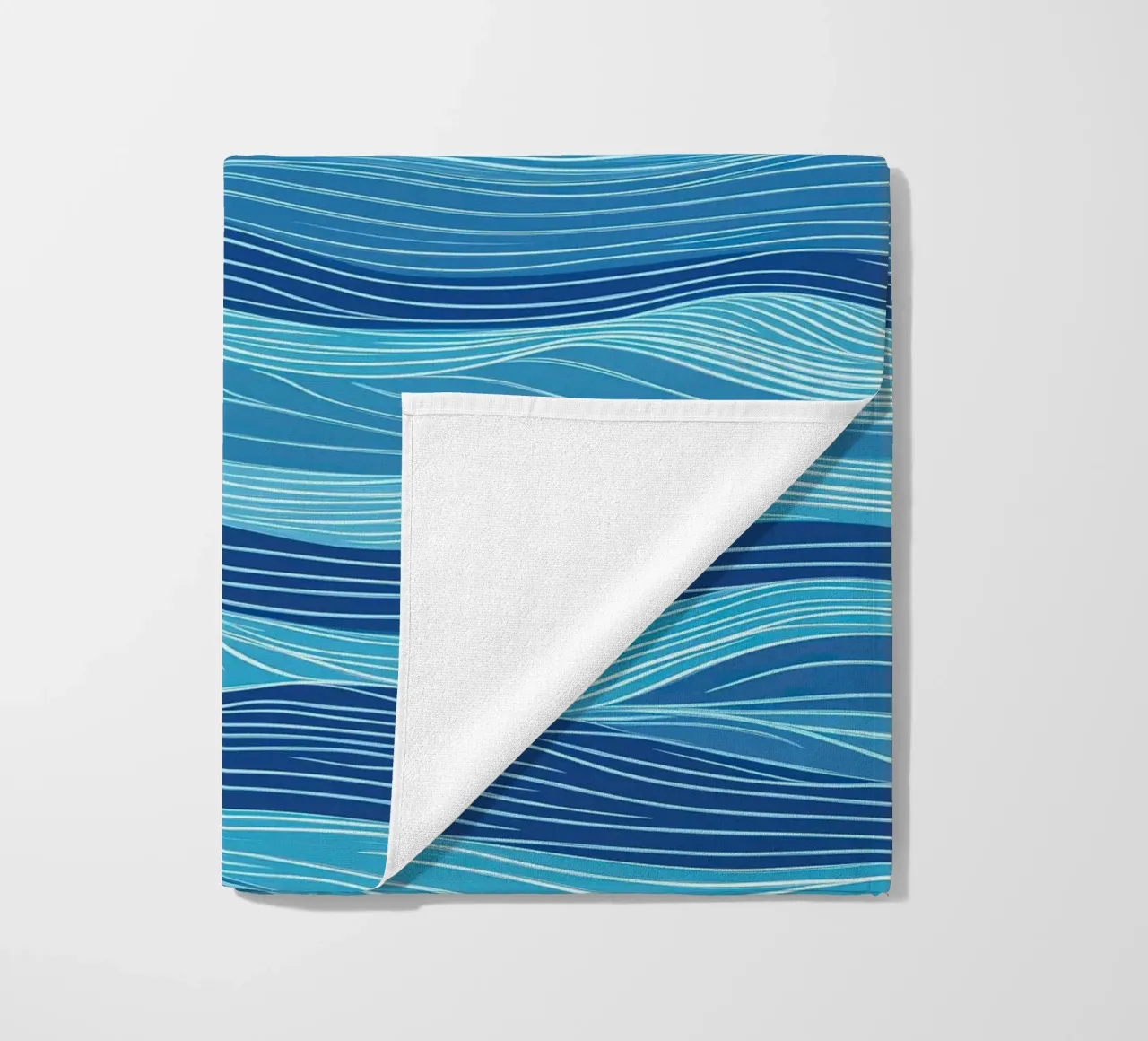 Zeilboot in de golven | Lineart in blauw en wit strandhanddoek van Autofocus