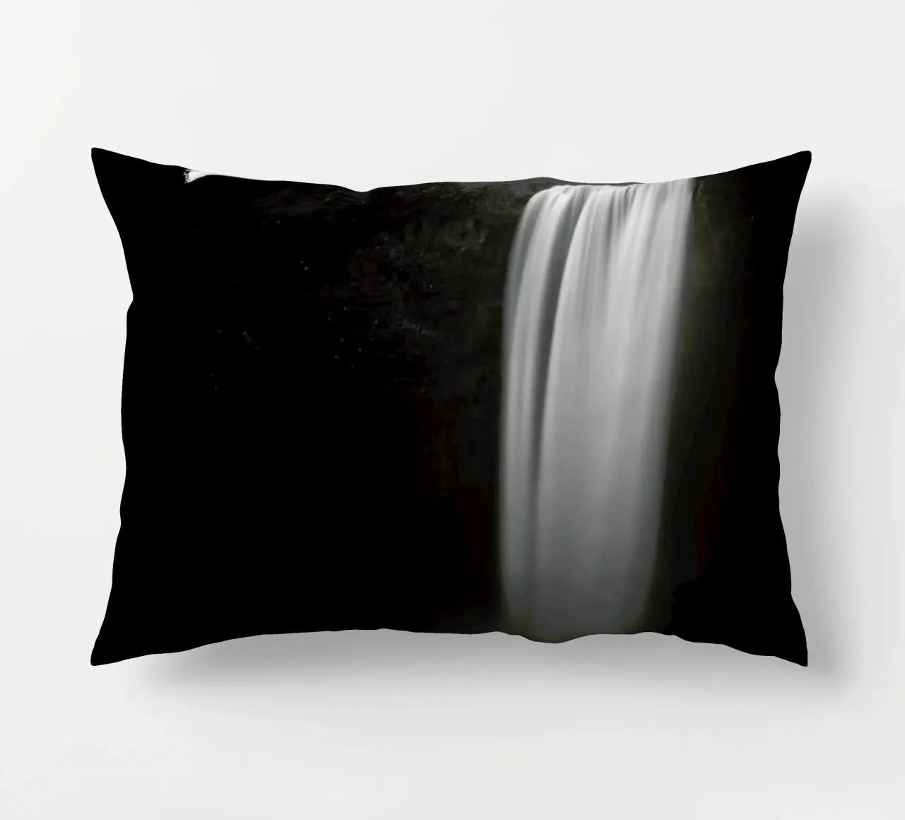 Skogafoss Study 1 cuscino da Michael J. Reibert