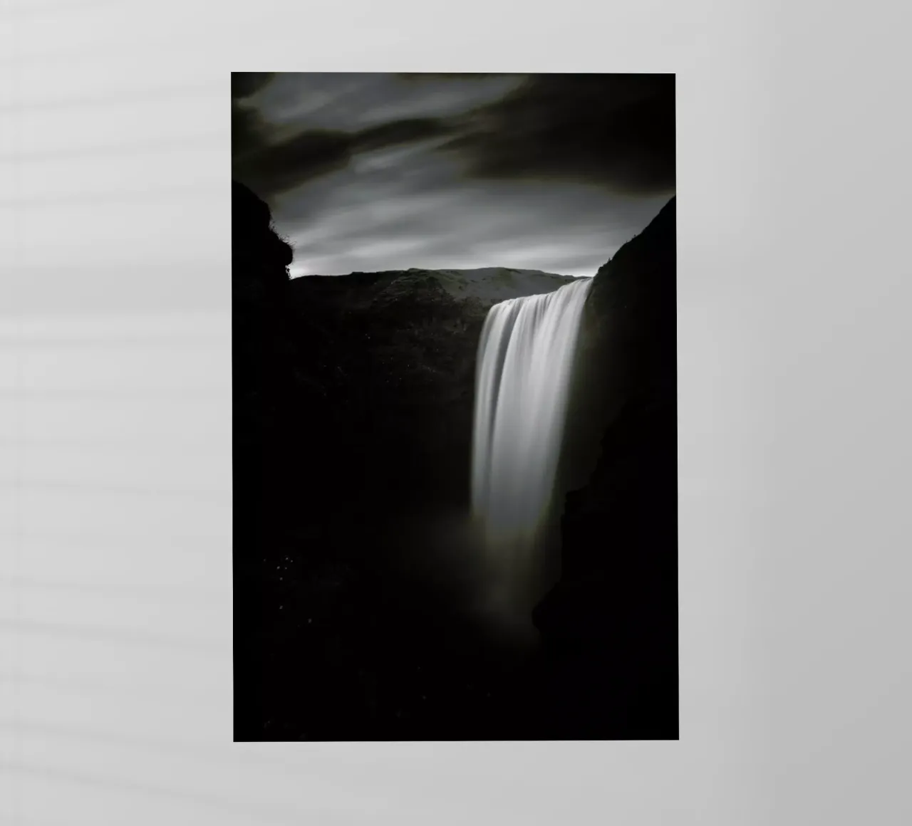 Skogafoss Study 1 pellicola backlit da Michael J. Reibert