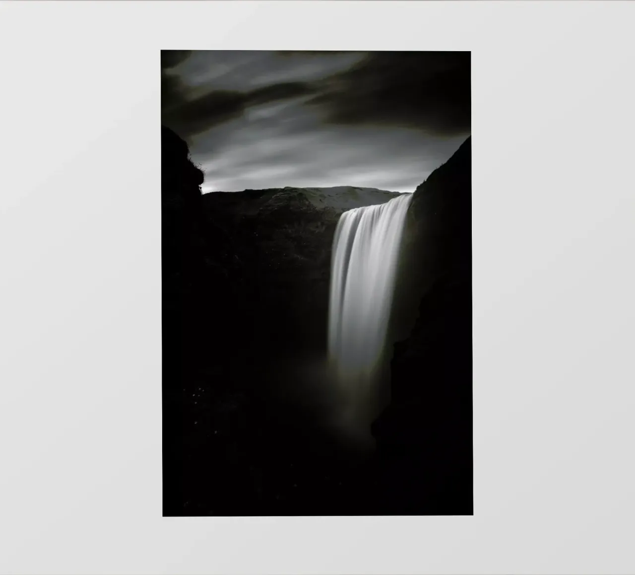 Skogafoss Study 1 pellicola backlit da Michael J. Reibert