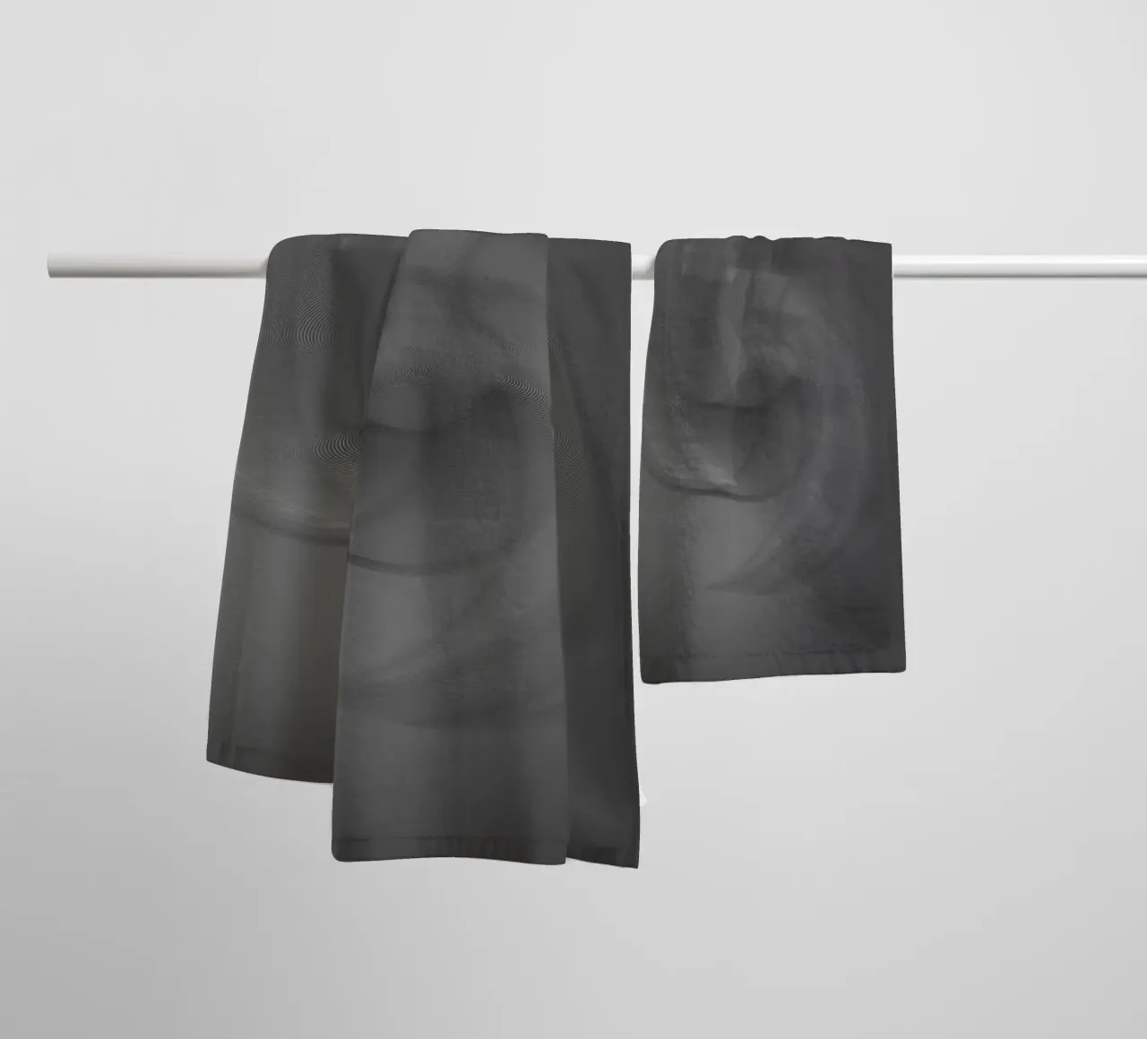 Motivo astratto a tortiglione nero e grigio asciugamano da bagno da Something for you