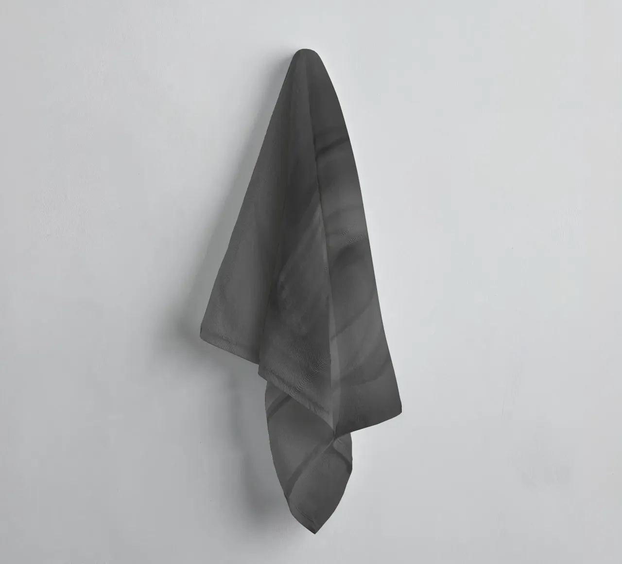 Motivo astratto a tortiglione nero e grigio asciugamano da bagno da Something for you