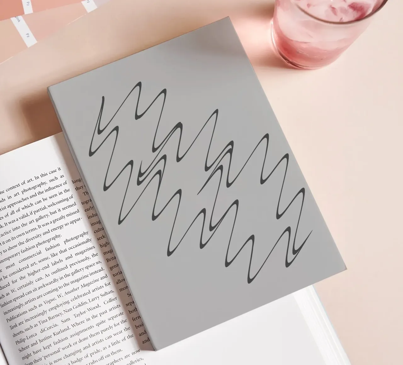 Motivo astratto a zig zag grigio e nero diario da Something for you