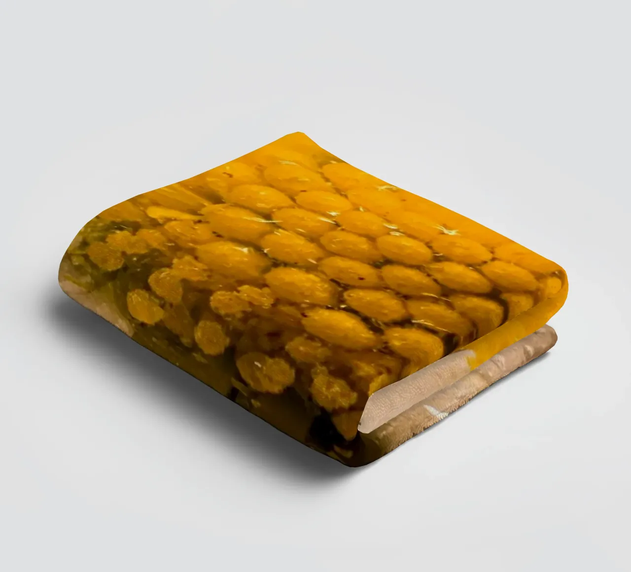 Daisy with water droplets on the petals towel by Marcus Beckert | Fotografie