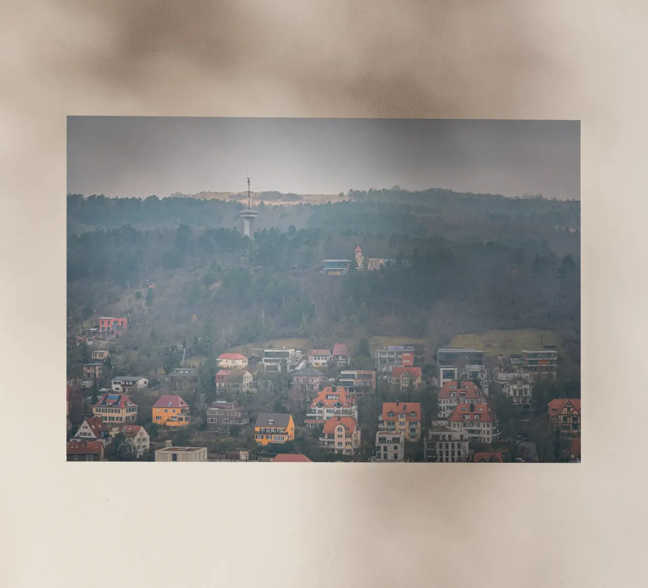 Il Langravio a Jena con la nebbia pellicola backlit da Marcus Beckert | Fotografie
