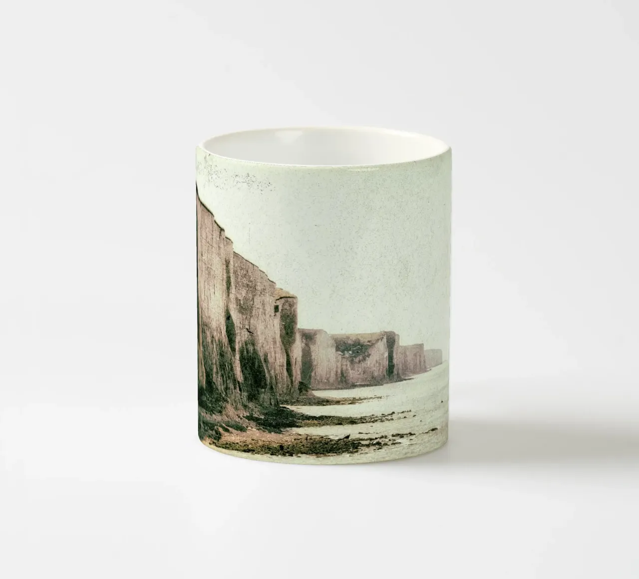 The Cliffs Keramik Tasse von JaySan Studio