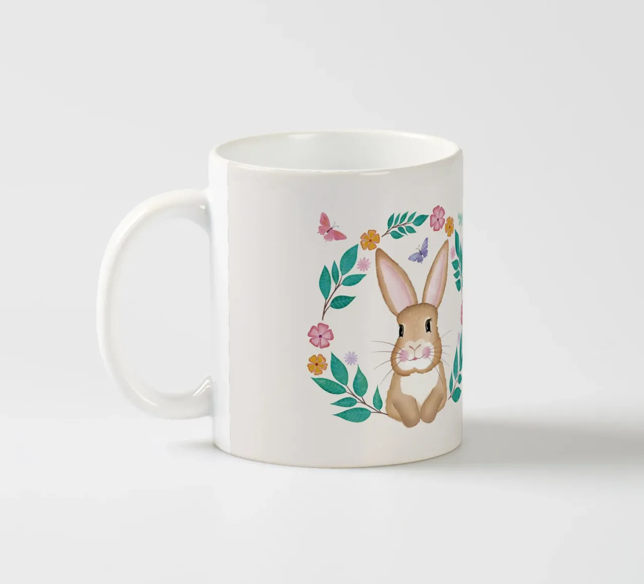 Simpatico coniglietto con corona di fiori, farfalle e libellula. tazza in ceramica da CalliLetters