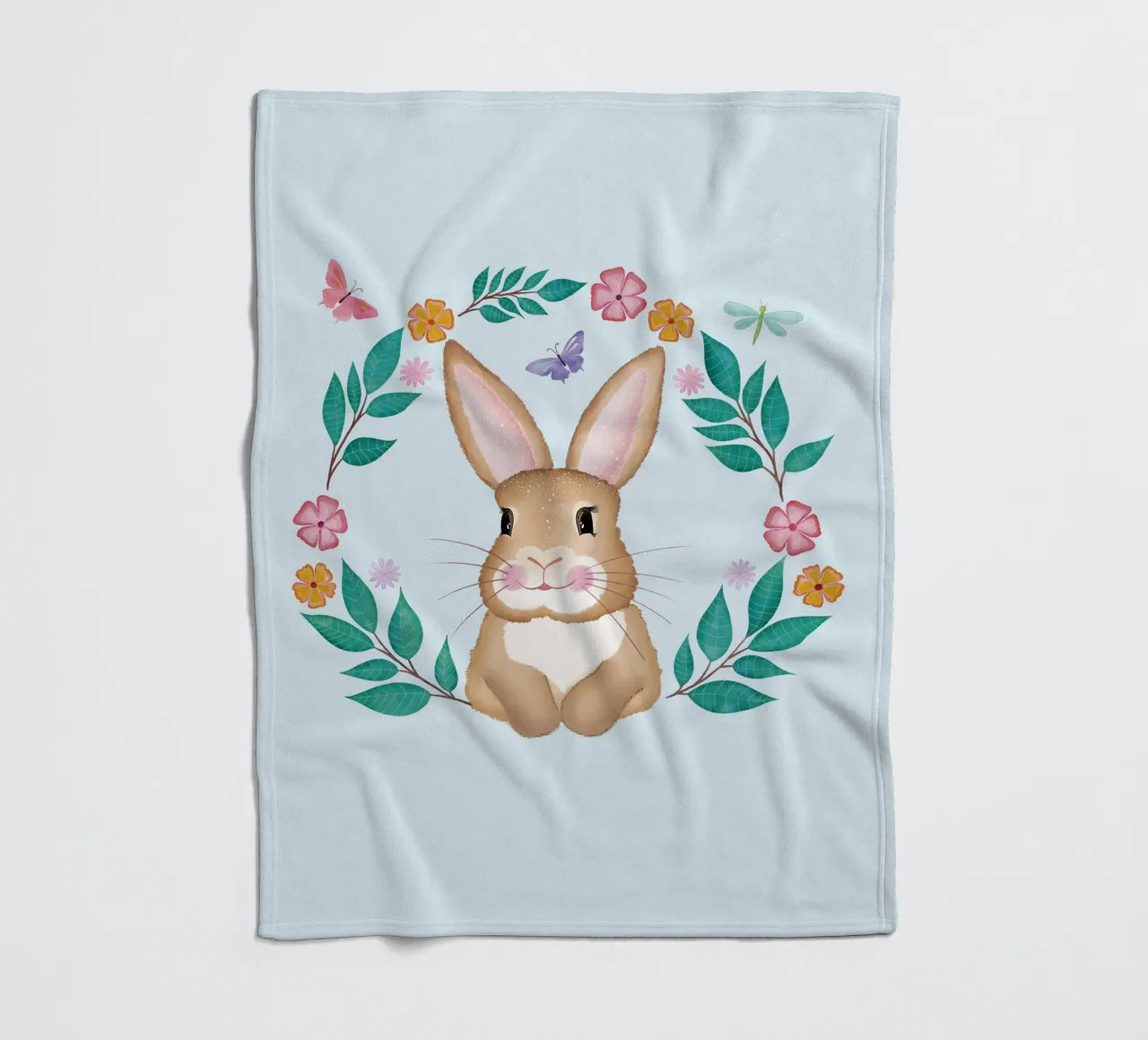 Simpatico coniglietto con corona di fiori, farfalle e libellula. coperta in pile da CalliLetters