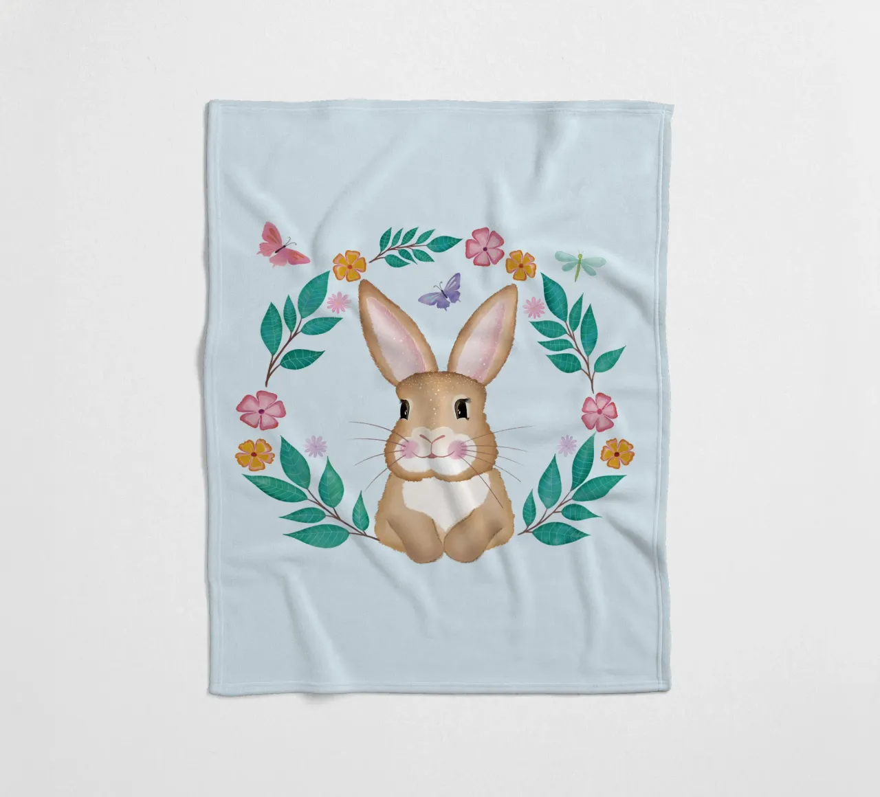 Simpatico coniglietto con corona di fiori, farfalle e libellula. coperta in pile da CalliLetters