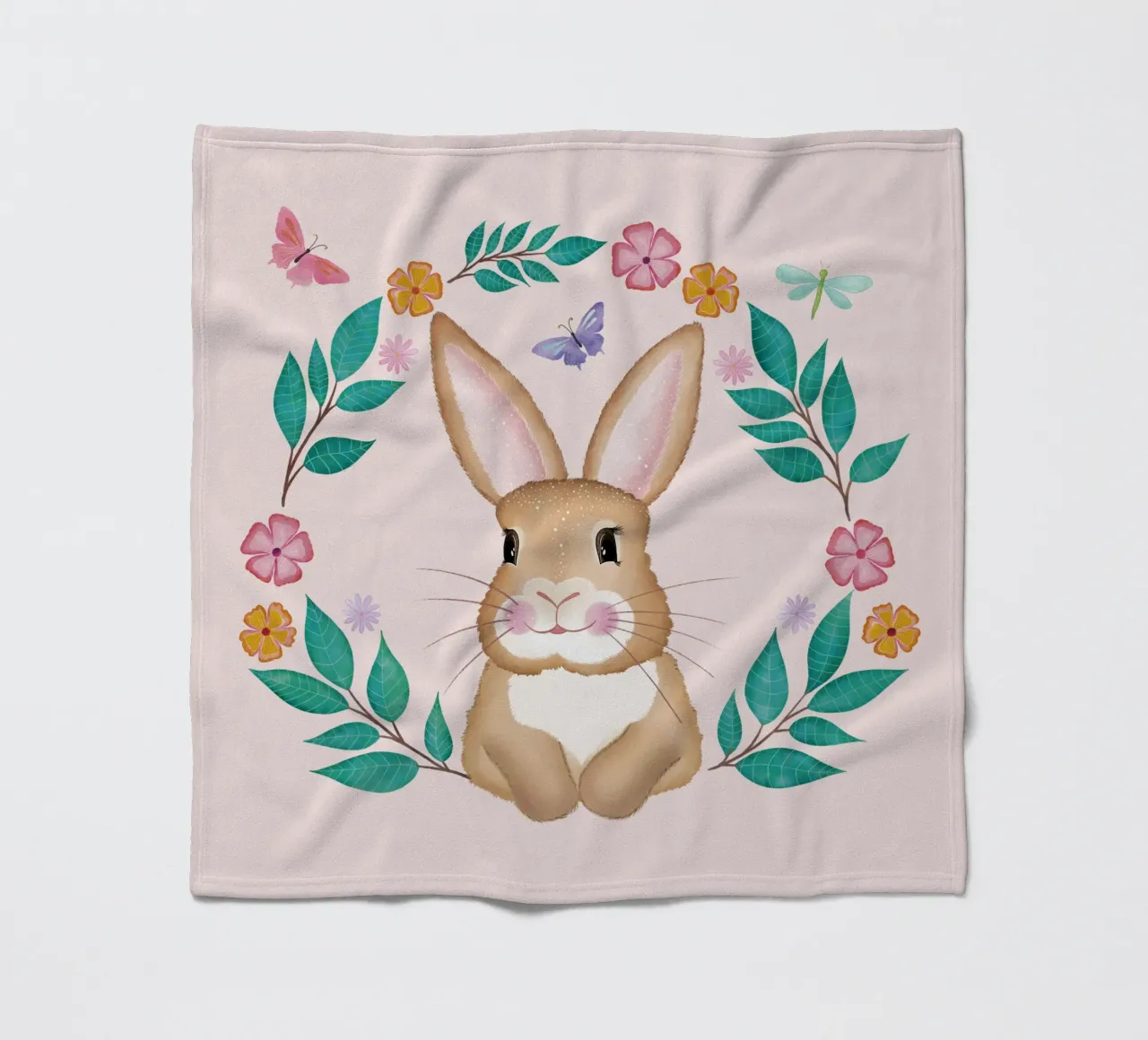 Simpatico coniglietto con corona di fiori, farfalle e libellula. coperta in pile da CalliLetters