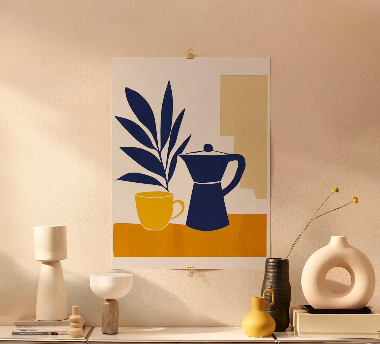 Nature morte minimaliste : cafetiere moka et tasse de café poster con telaio in plastica da studiofox