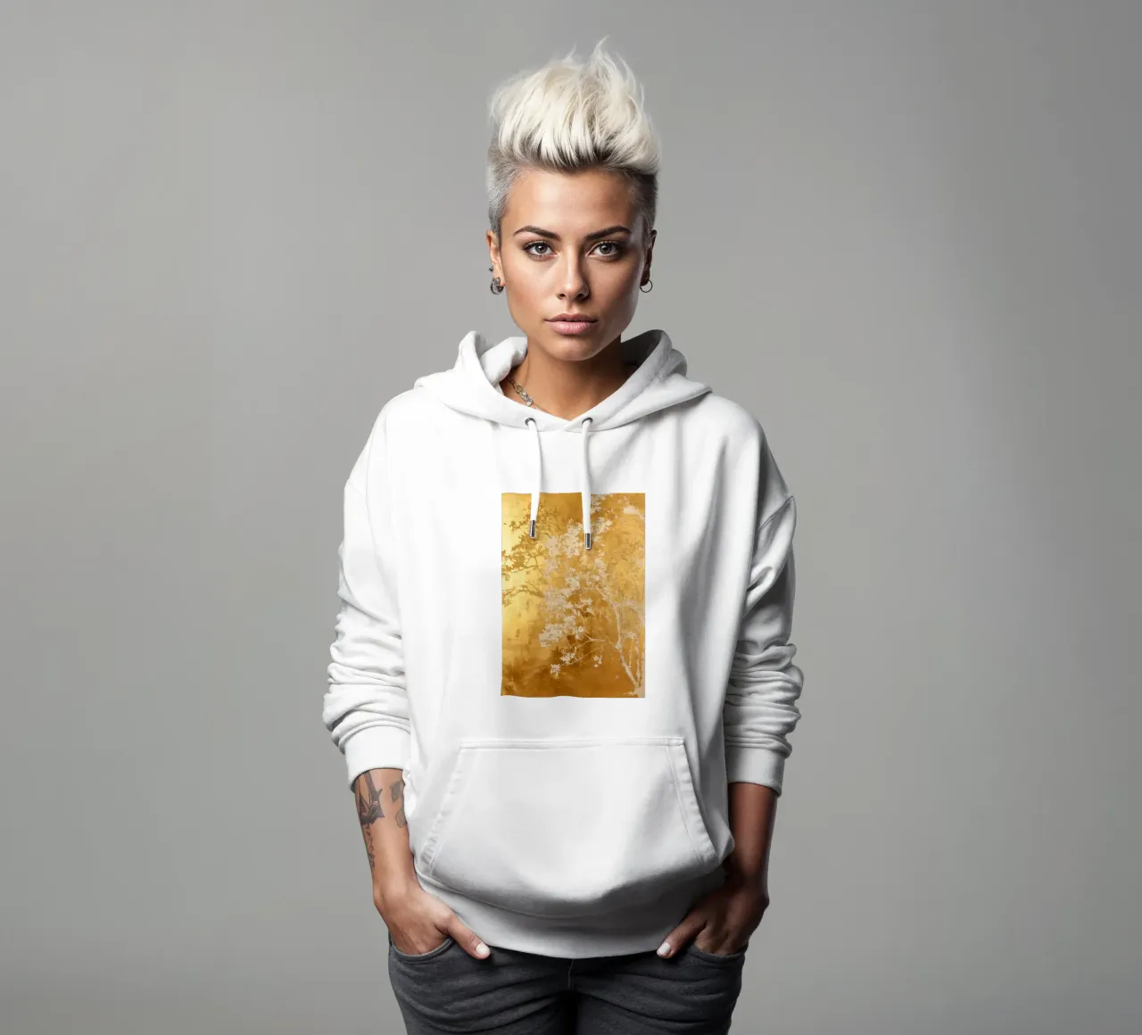 Albero artistico bianco e oro felpa con cappuccio da Justyna Jaszke JBJart