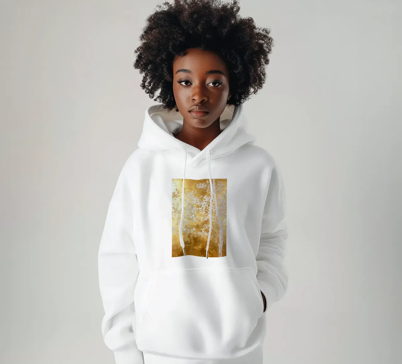 Albero artistico bianco e oro felpa con cappuccio da Justyna Jaszke JBJart