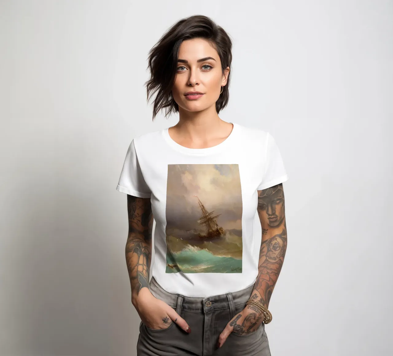 Ivan Aivazovsky - Un navire dans une mer agitée t-shirt ajusté pour femmes de William Store
