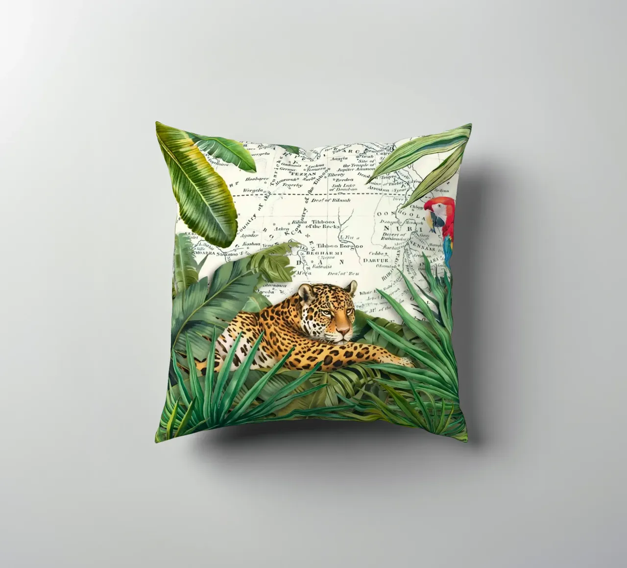 Viaggio tropicale di ghepardi e uccelli cuscino da Andrea Haase Vintage World