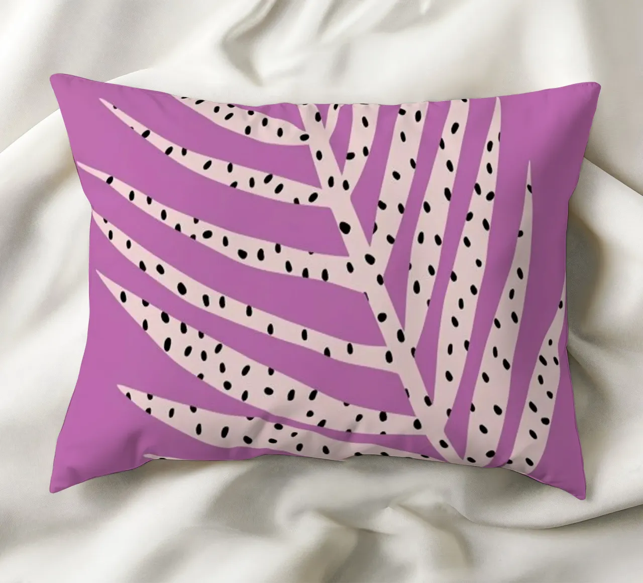 Palm Dot Leaf in Purple cuscino da Linda Gobeta